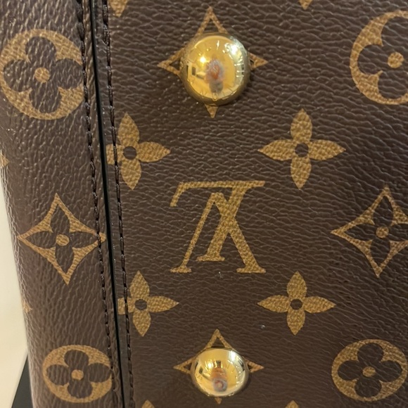 LV Tote 🔥SOLD🔥 - Picture 12 of 16